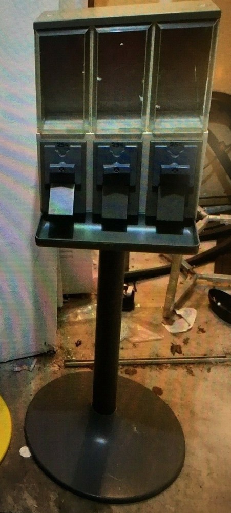 Vendstar 3000 Replacement Bottom Lock and Key Bulk Gumball Candy Vending Machine