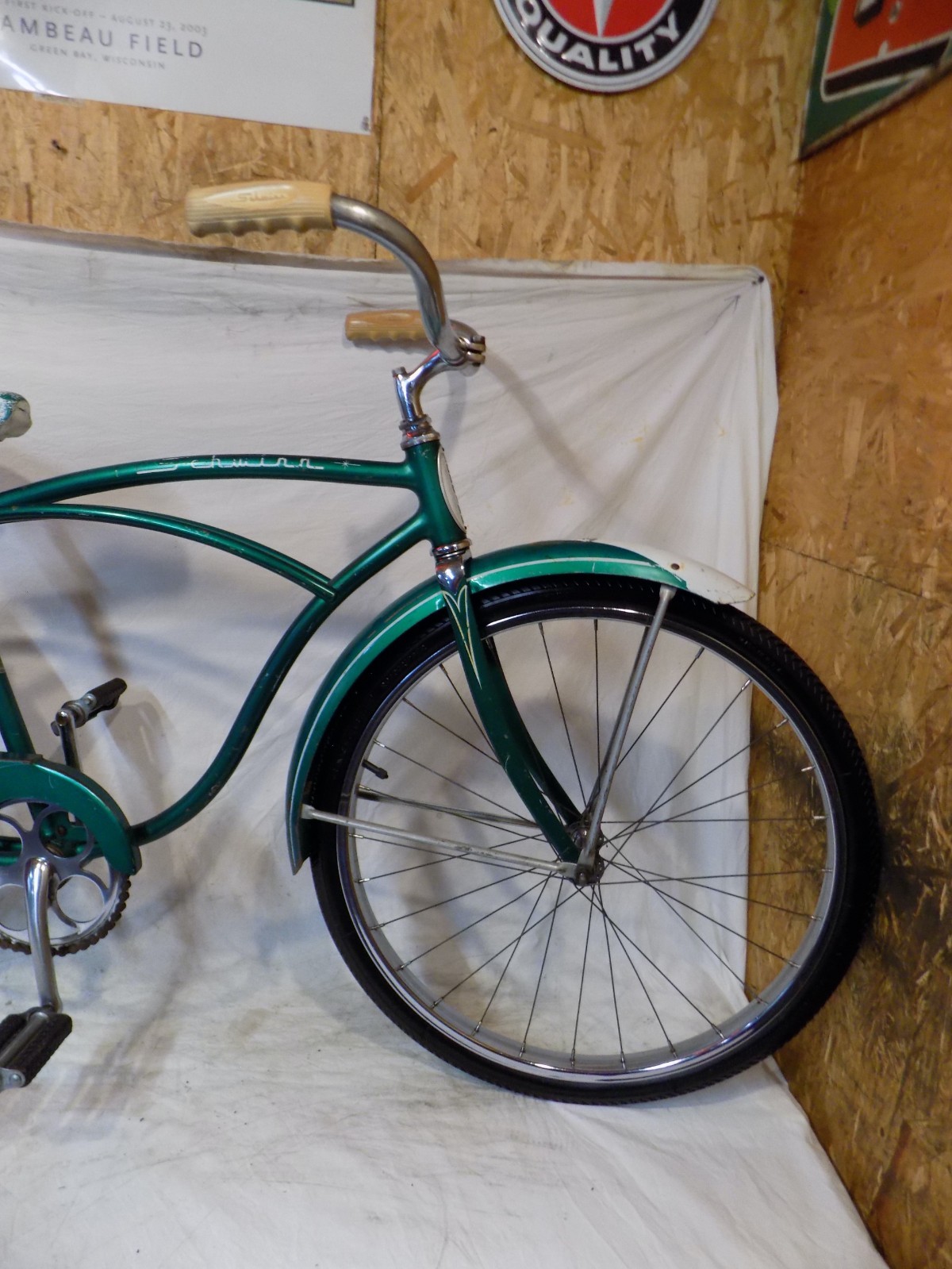 1957 SCHWINN SPEEDSTER MENS AMERICAN 24 BIKE GREEN TYPHOON JAGUAR TIGER CORVETTE