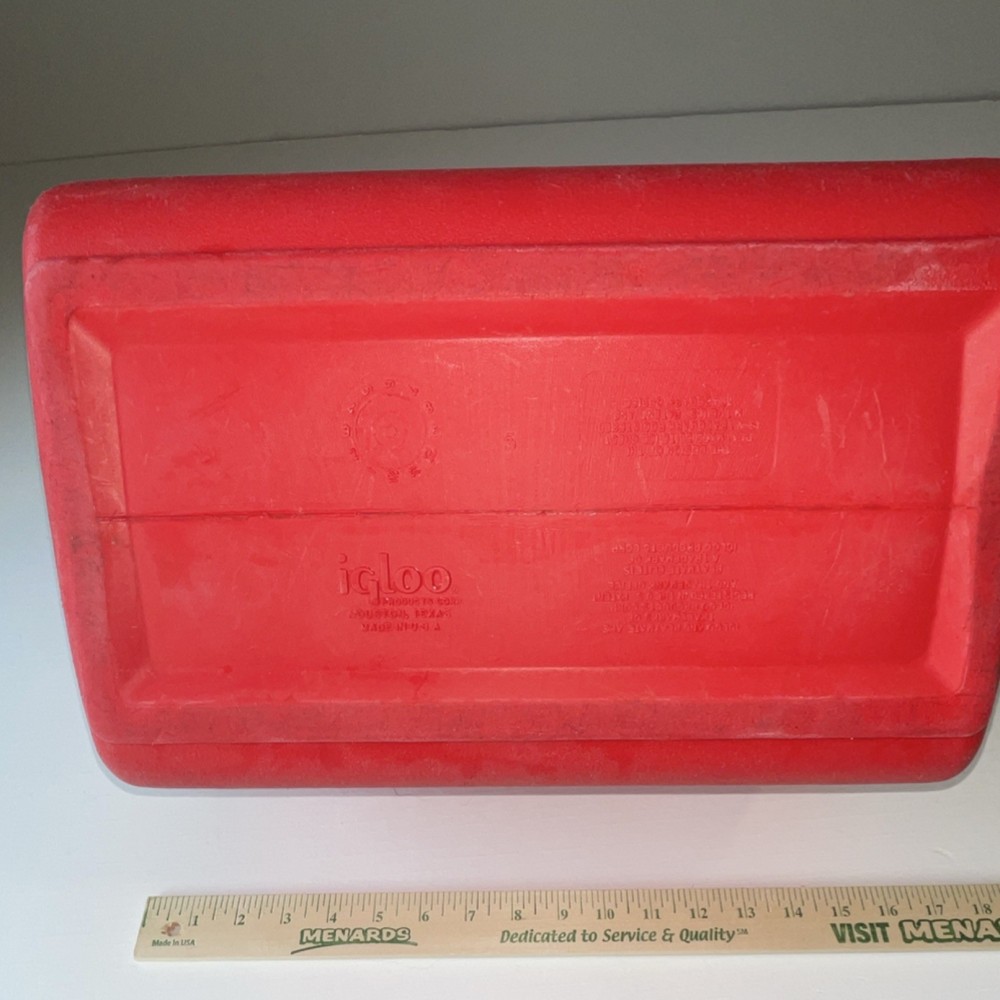Igloo Cooler Box Red White Plastic Stickered 13x10x8.5 in Solid Capacity