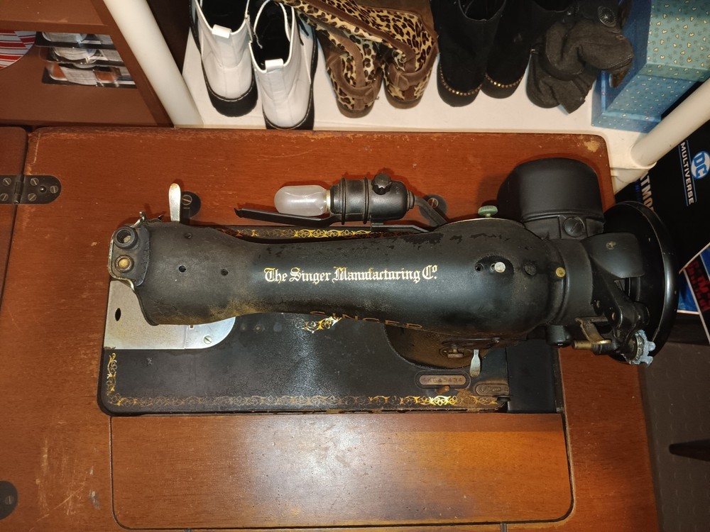 Singer Vintage 1950s Sewing Machine, Working