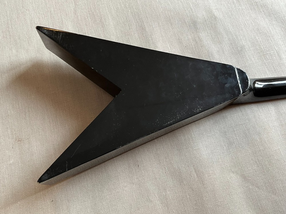 MAHALO UKULELE FLYING V BLACK