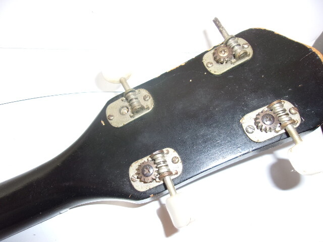 Silvertone banjo 4 string signed by Howad Lee Reid