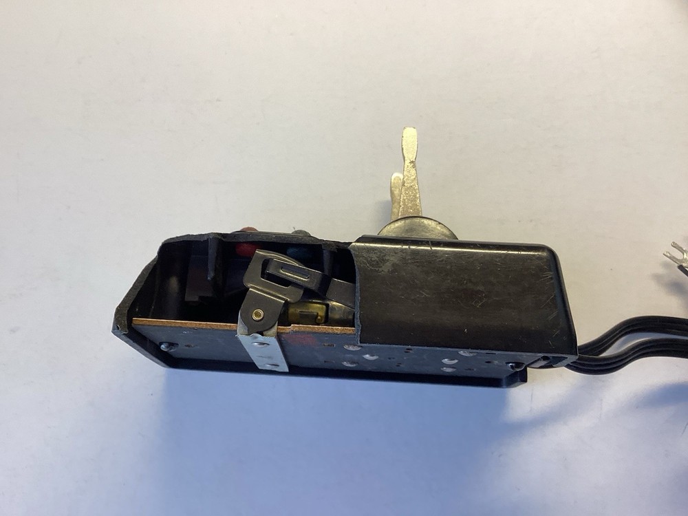 LIONEL POSTWAR 2-#1122-100 DUAL SWITCH TRACK CONTROLLER UNTESTED