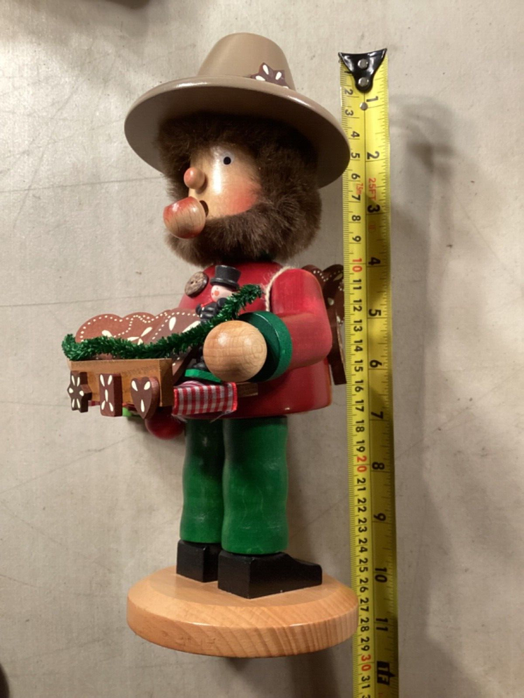 EUC 10” Christian Ulbricht German Nutcracker GINGERBREAD VENDOR With Pipe