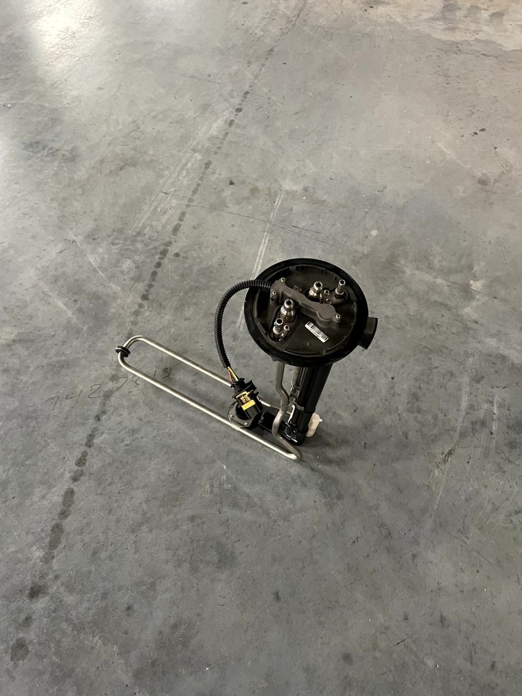 Freightliner DEF Tank Header 04-31353-001