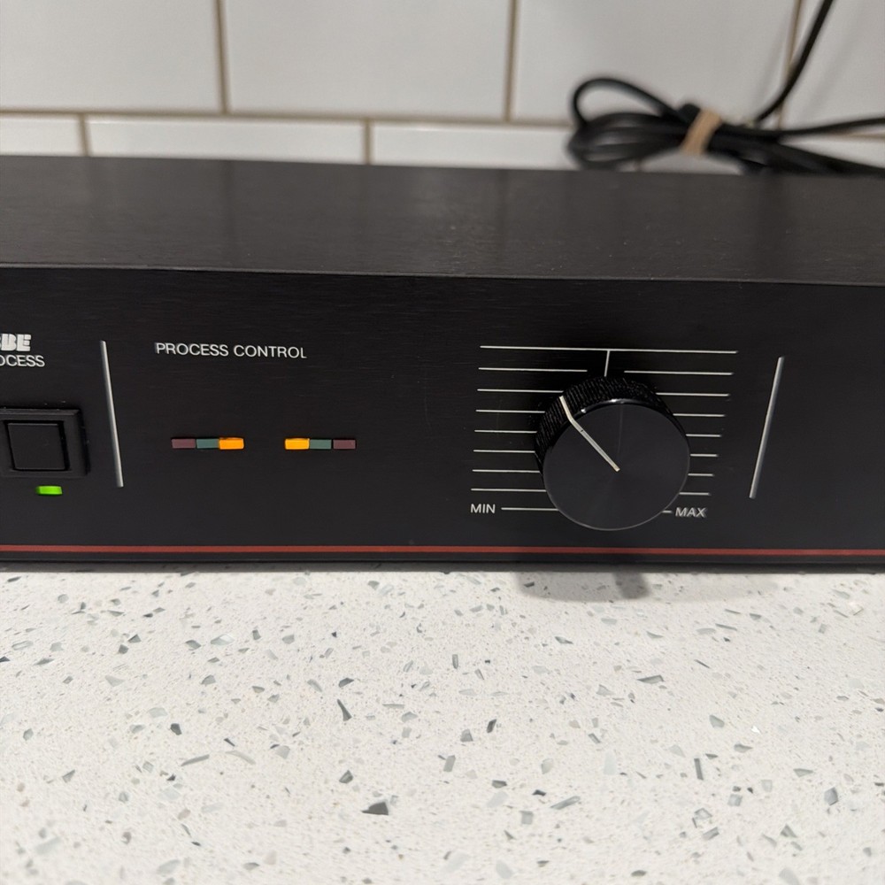 BBE BARCUS-BERRY MODEL 2002R SIGNAL PROCESSOR SONIC MAXIMIZER