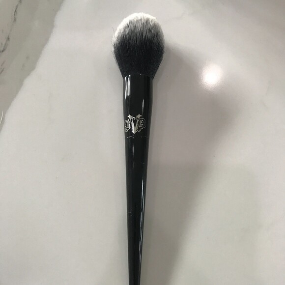 KAT VON D Lock-It Setting Powder #20 Brush Makeup Brush