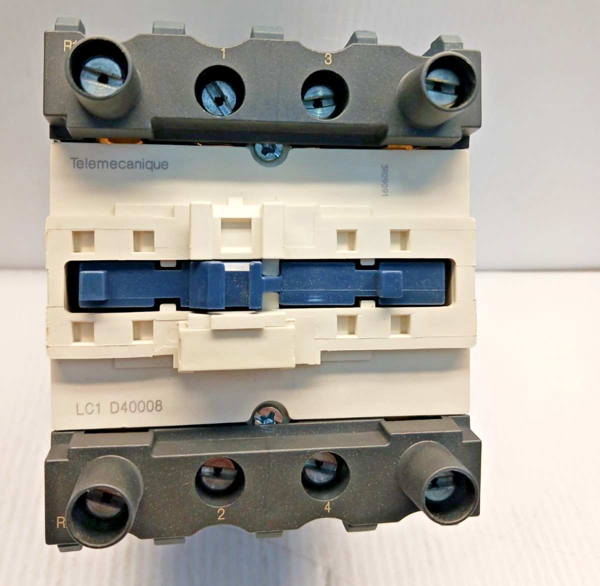 New Telemecanique LC1D40008 Contactor 60 Amp 480 Vac coil