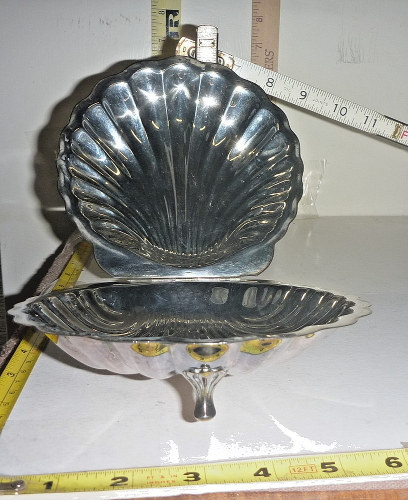 Vtg Oneida Silver Plate Clam Shell Tri-Footed Crumb Catcher/Silent Butler