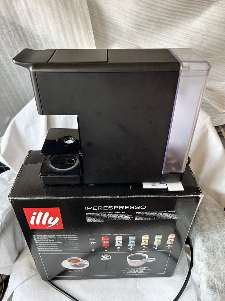 Illy Y3.3 Espresso Machine - Single Serve - Black