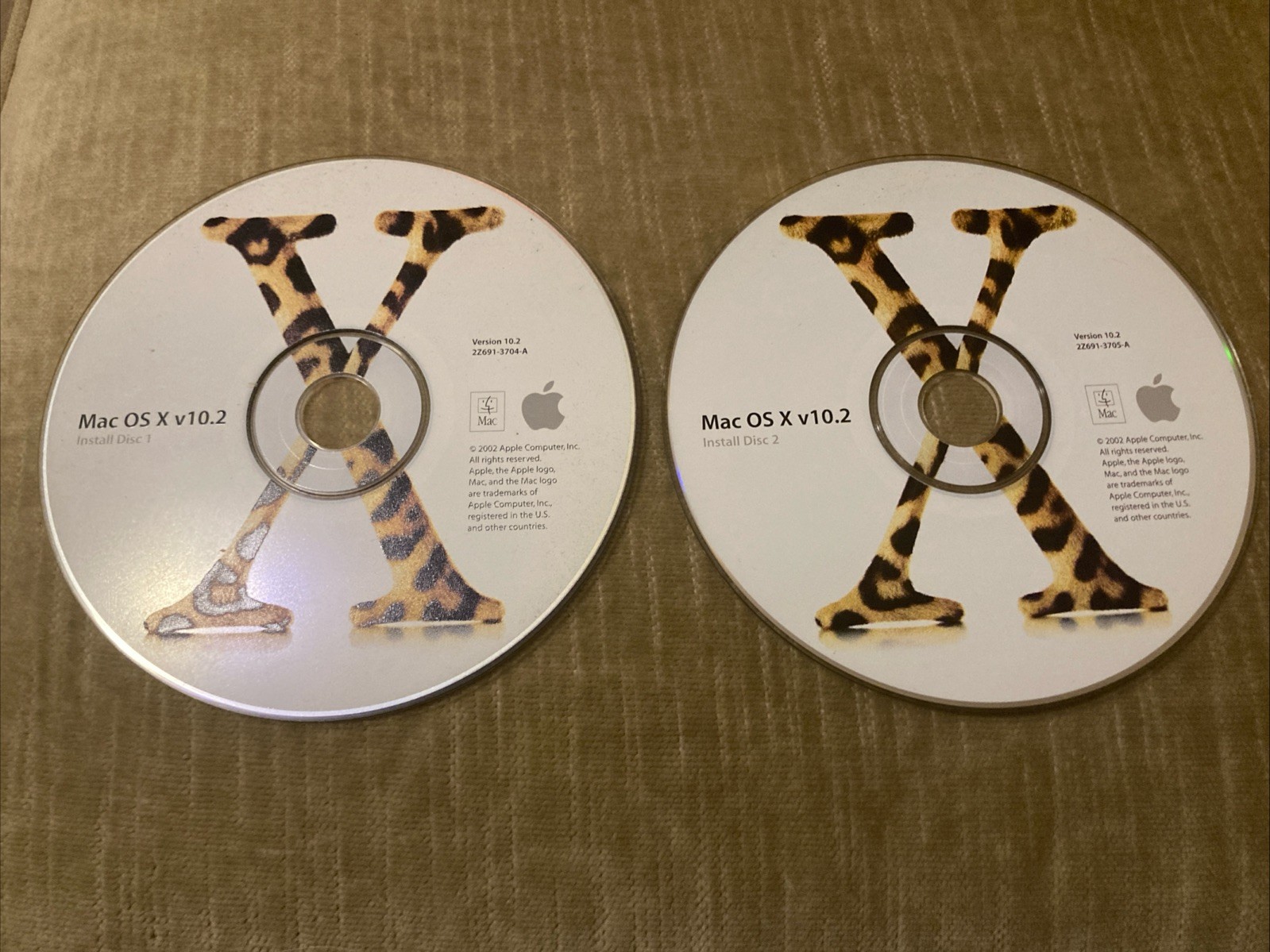 Apple Mac OS X v10.2 Jaguar Install Discs 1 & 2 Macintosh (2002)