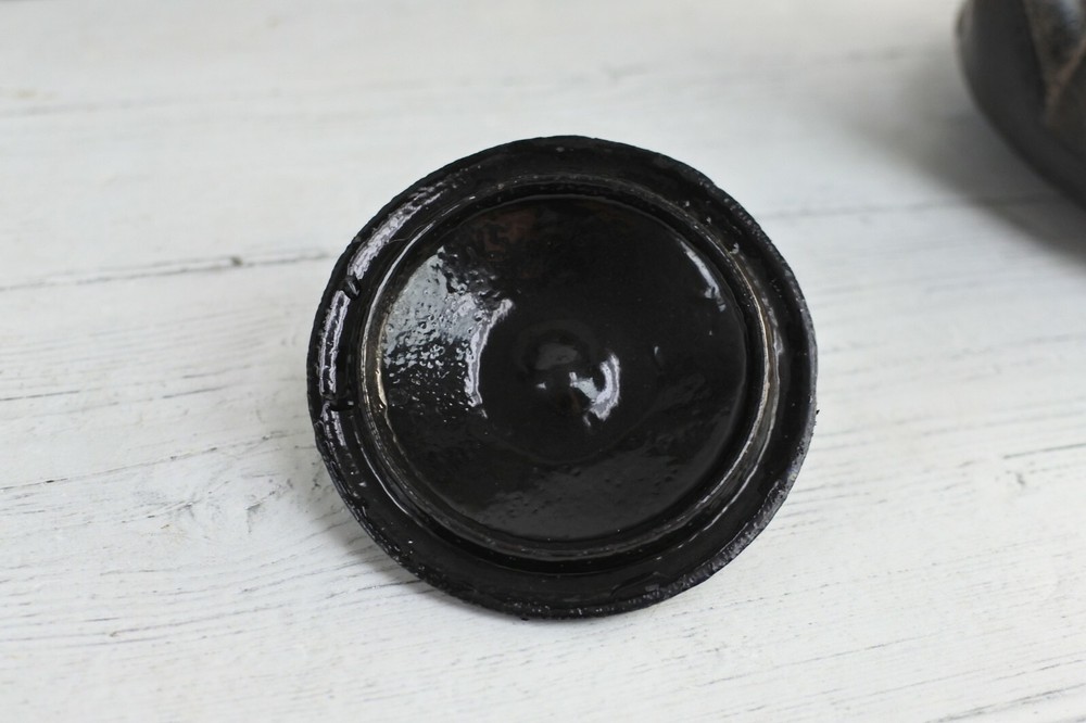 Small Cast Iron Embossed Flower Enamelized Interior Teapot with Strainer