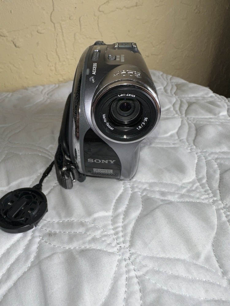 Sony HandyCam DCR-DRD305 Video Camera Recorder READ DESCRIPTION