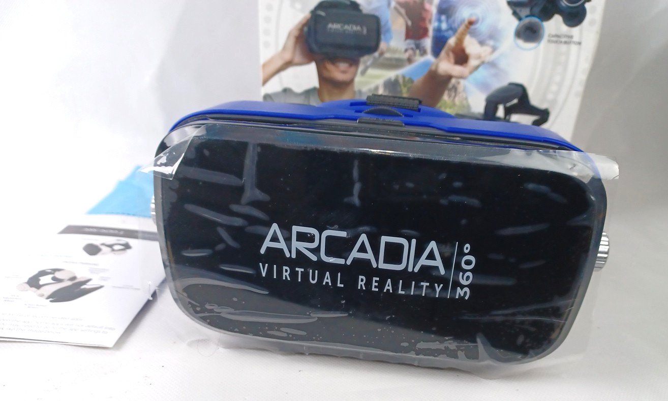 ARCADIA VIRTUAL REALITY HEADSET - 360 - BUILT-IN HEADPHONES - Black