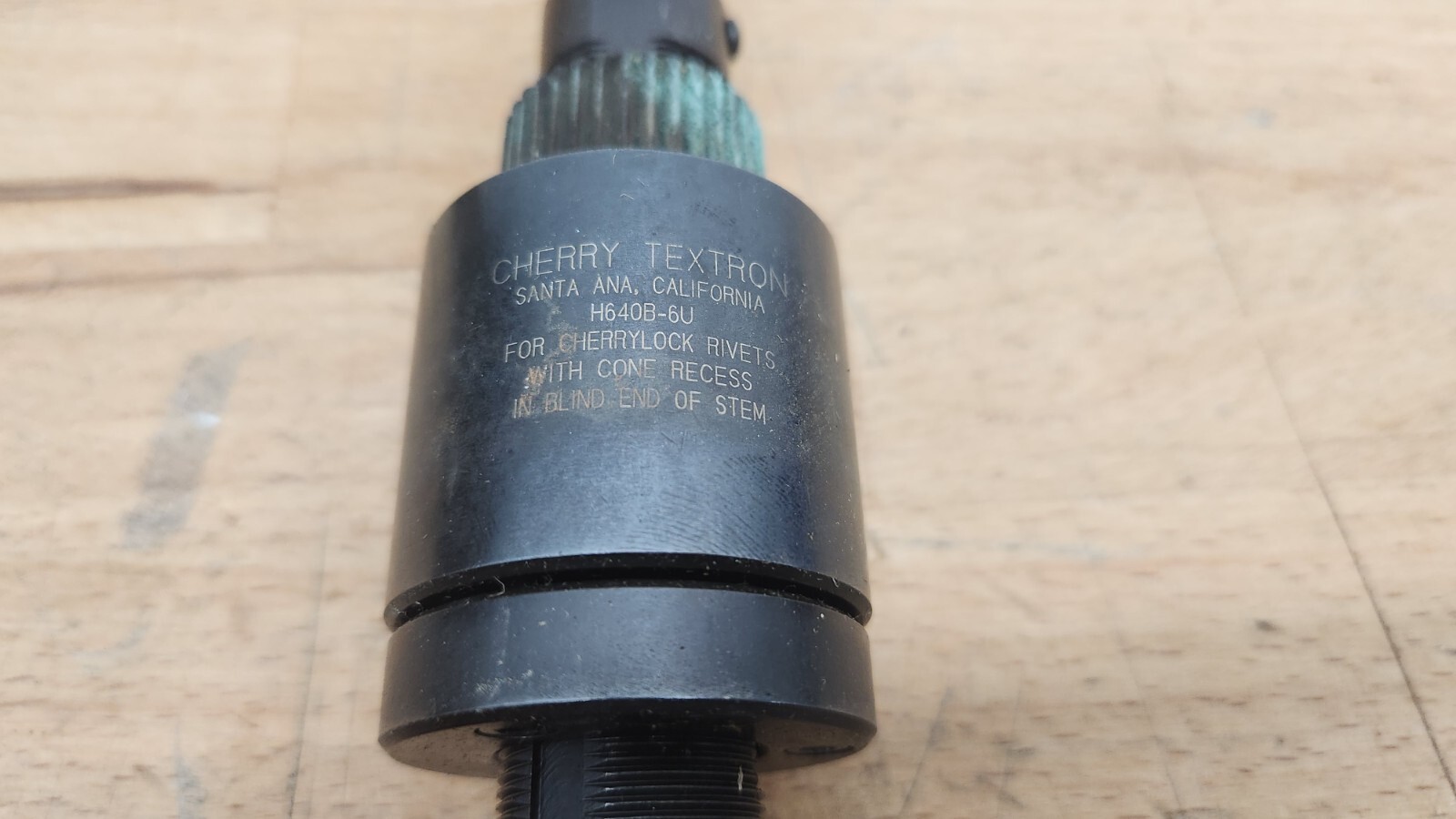 CHERRY AEROSPACE MODEL H640B-6U Pulling Head PNEUMATIC RIVETER Tool USED