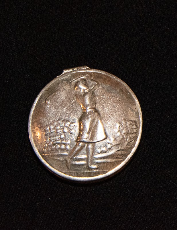 Sterling Silver pill box Round with Golfer design on top solid 925 1 1/2 round