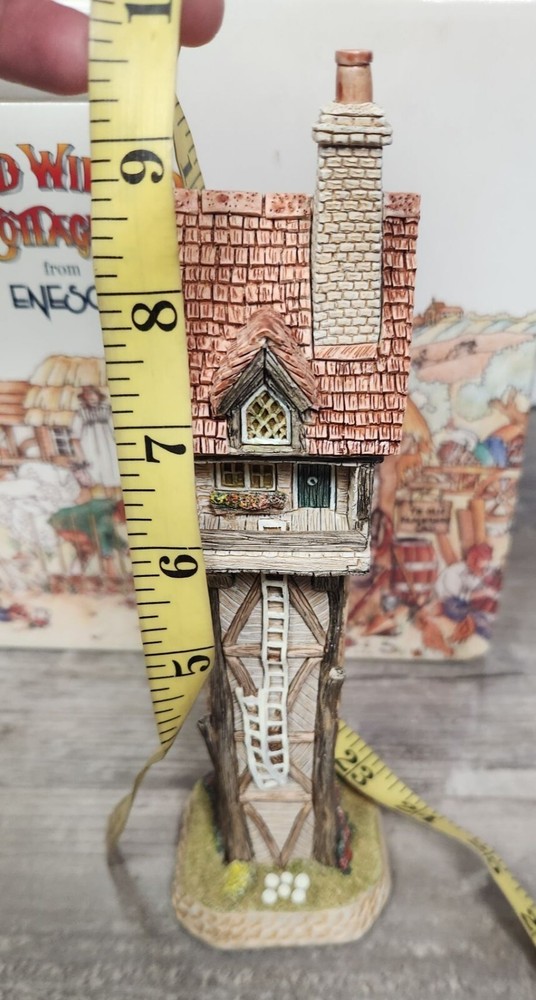 David Winter “The Recluse's" The Eccentrics Collection Original Box D1104