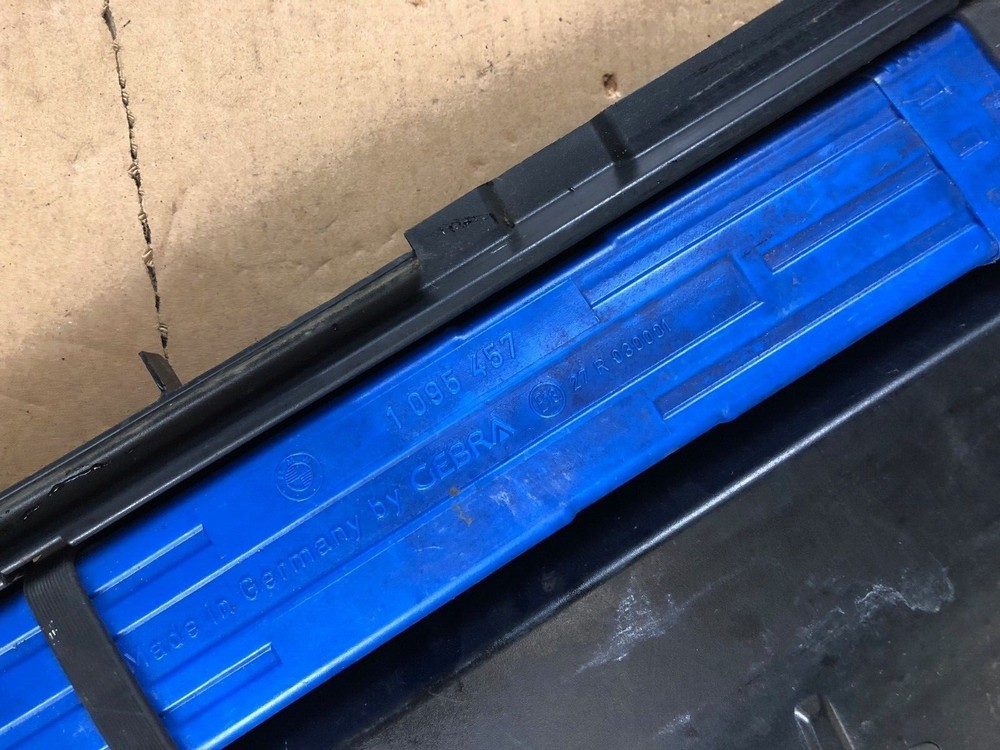 BMW Z4 E85 Warning Triangle and Tray 1095457