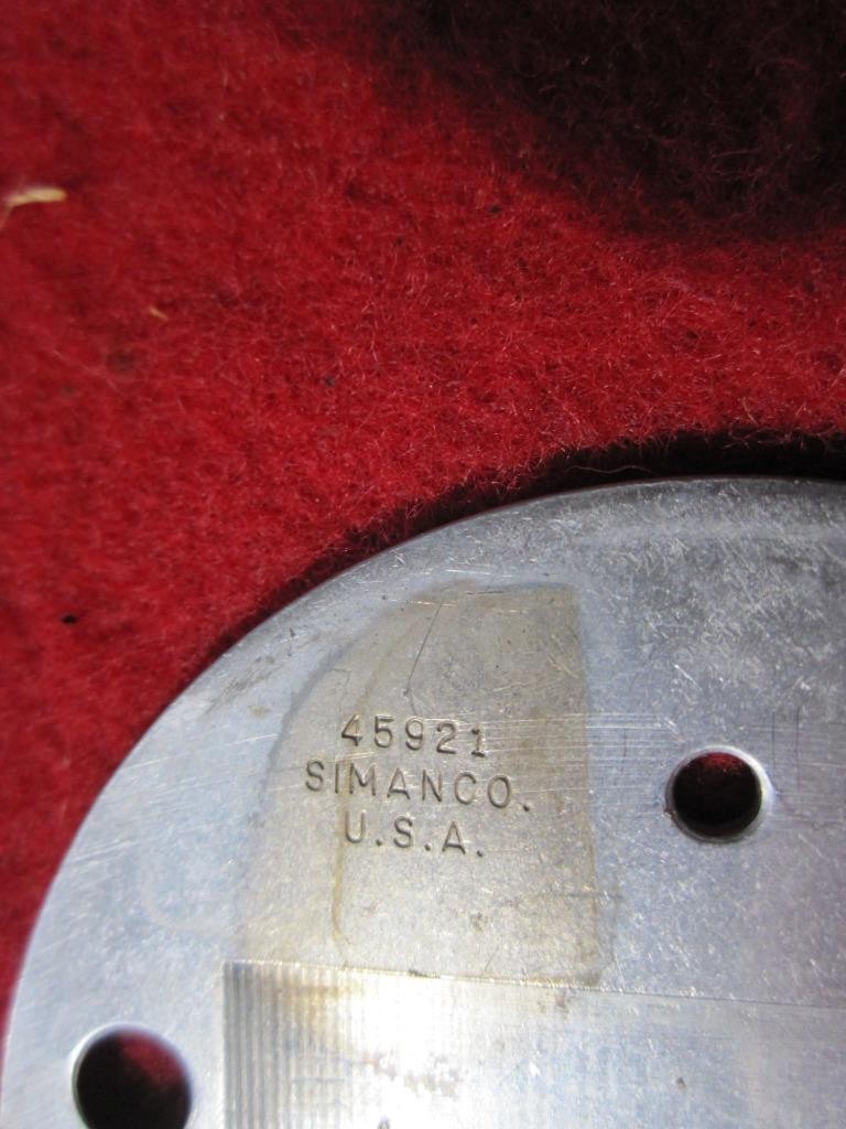 1955 Singer 221 FEATHERWEIGHT OR 301A GRADUATED NEEDLE PLATE & SCREWS #45921