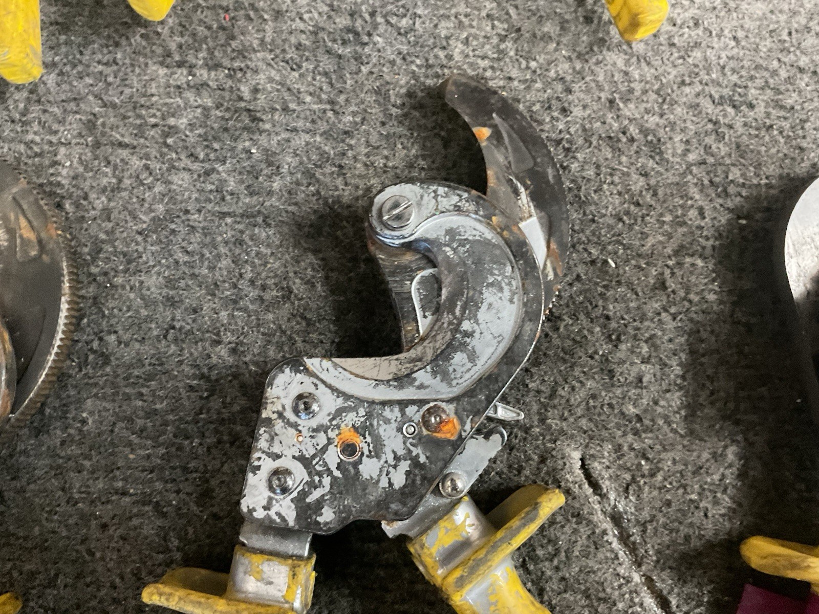 Lot of 3 Klein Tools Ratcheting Cable Cutters 63607 Moving Blade Klein