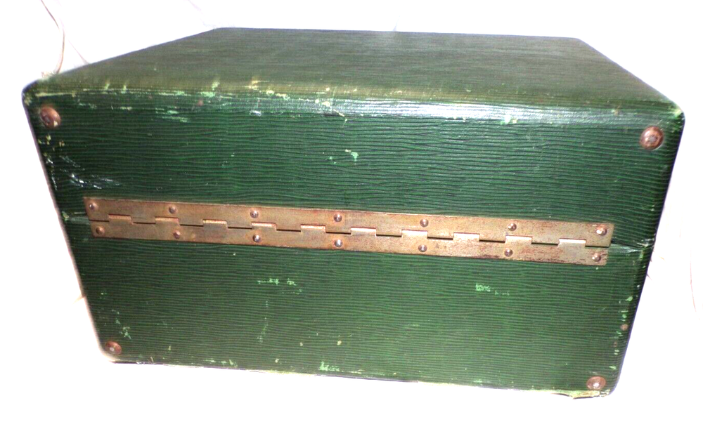 BRUNSWICK PORTABLE DISC PHONOGRAPH MODEL 102