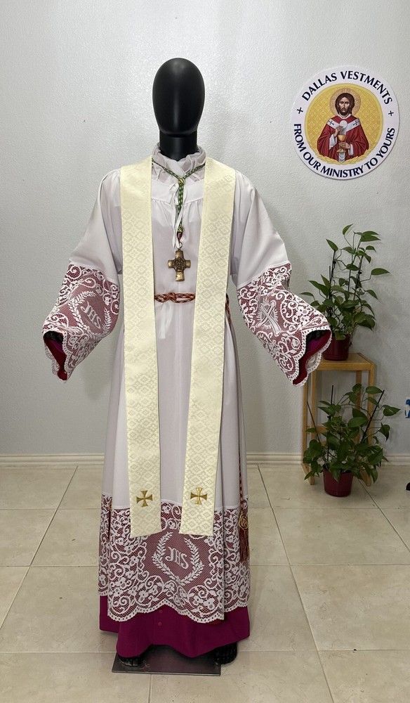 WHITE GOLD GOTHIC DAMASK COLLARED VESTMENT CHASUBLE & STOLE