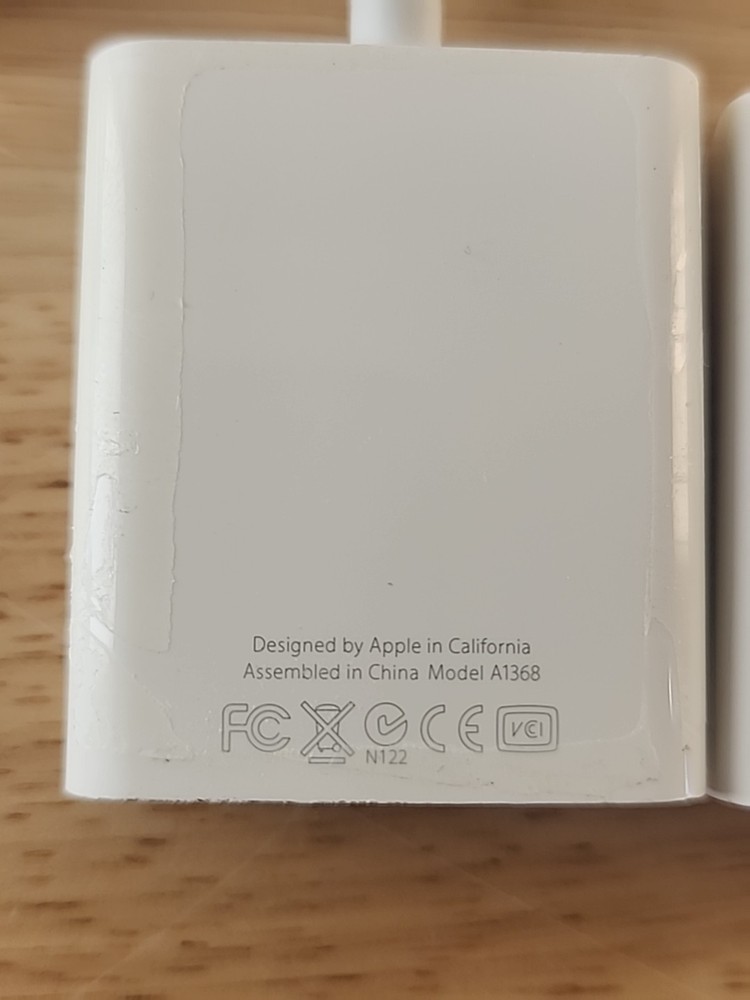 Authentic Apple Lightning (2) A1368 And (1) A1632