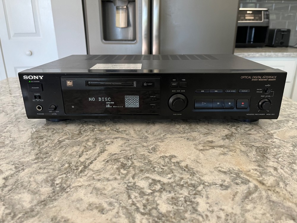 Sony minidisc recorder MDS-302 not working! Has cosmetic issues. No remote READ