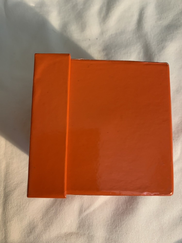 Escada Potable Orange speakers