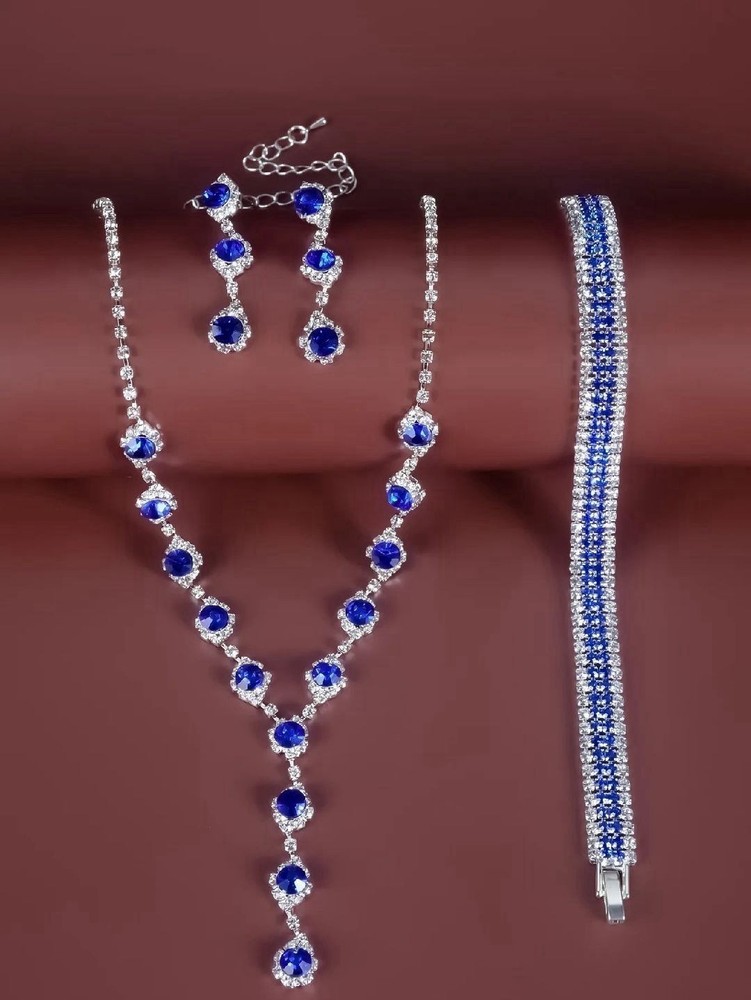This stunning jewelry set