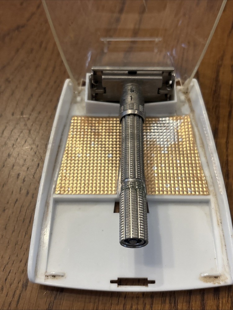 Vintage Gillette Adjustable Safety Razor With Plastic Case - *READ*