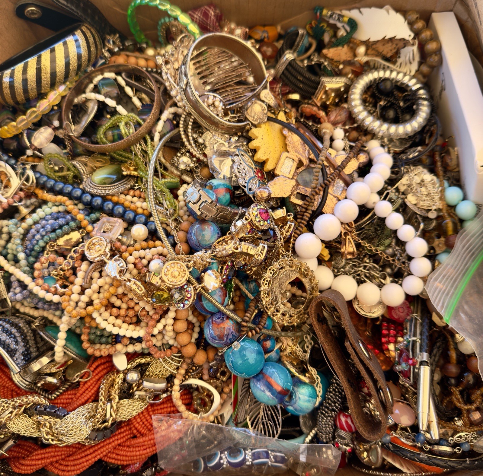MIXED JEWELRY LOT CRAFT REPAIR, RESELL, REPURPOSE, VINTAGE TO NOW! 20 POUNDS
