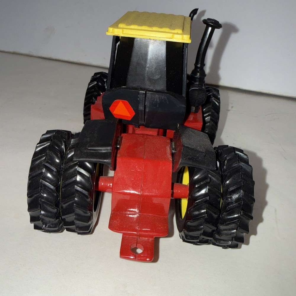 Scale Models - Versatile 836 Tractor With Duals - 1:32 Diecast