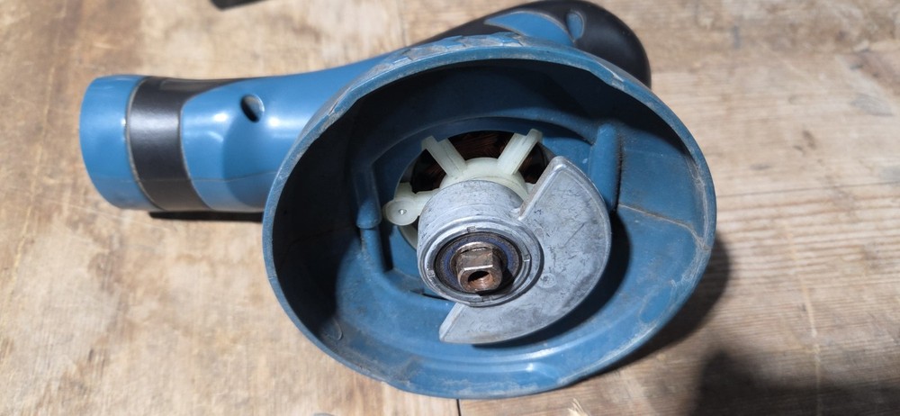 Saker Mini Cordless Buffer - No Batteries