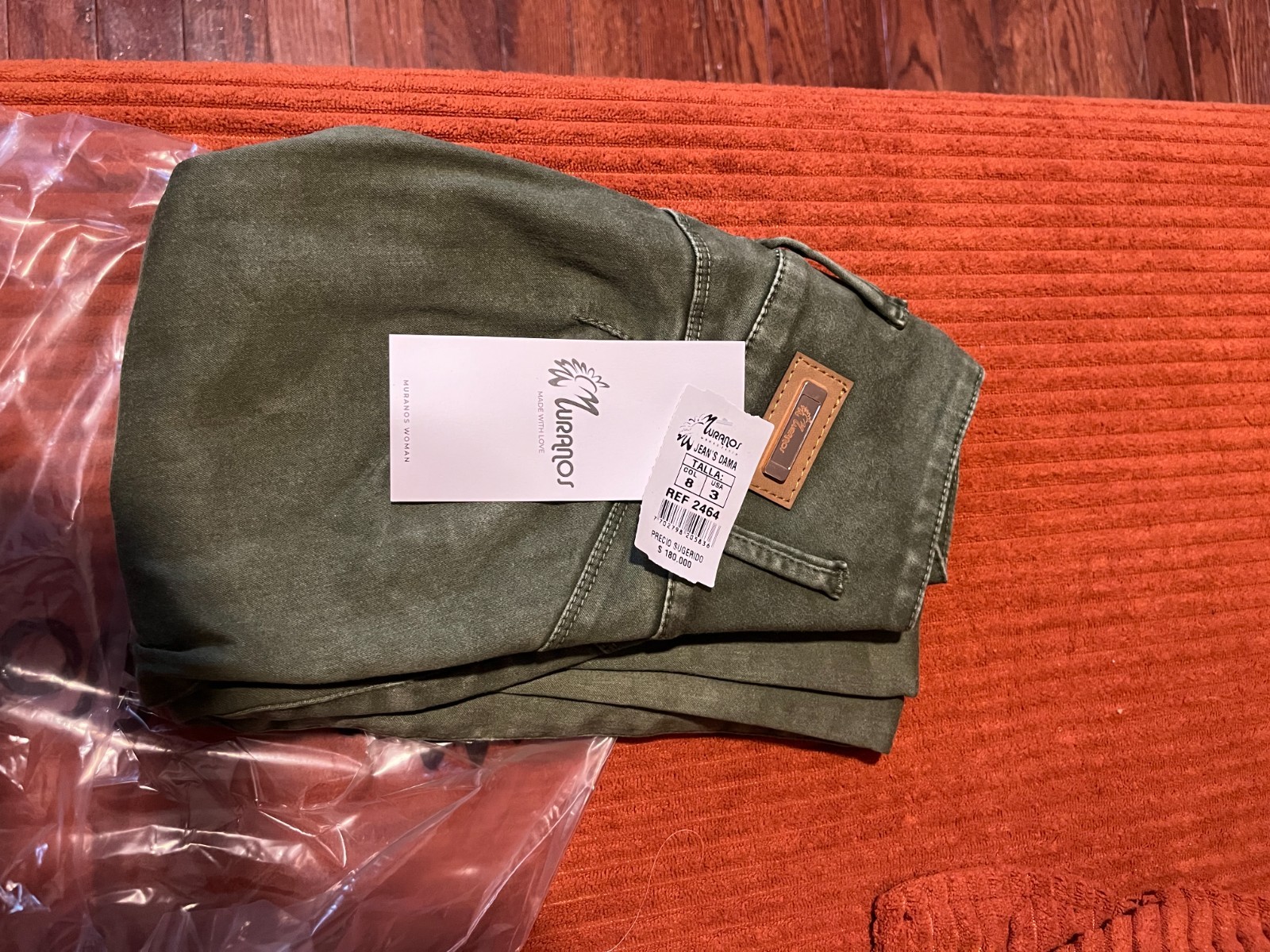 Muranos Jeans, Pantalon Colombiano levanta cola.