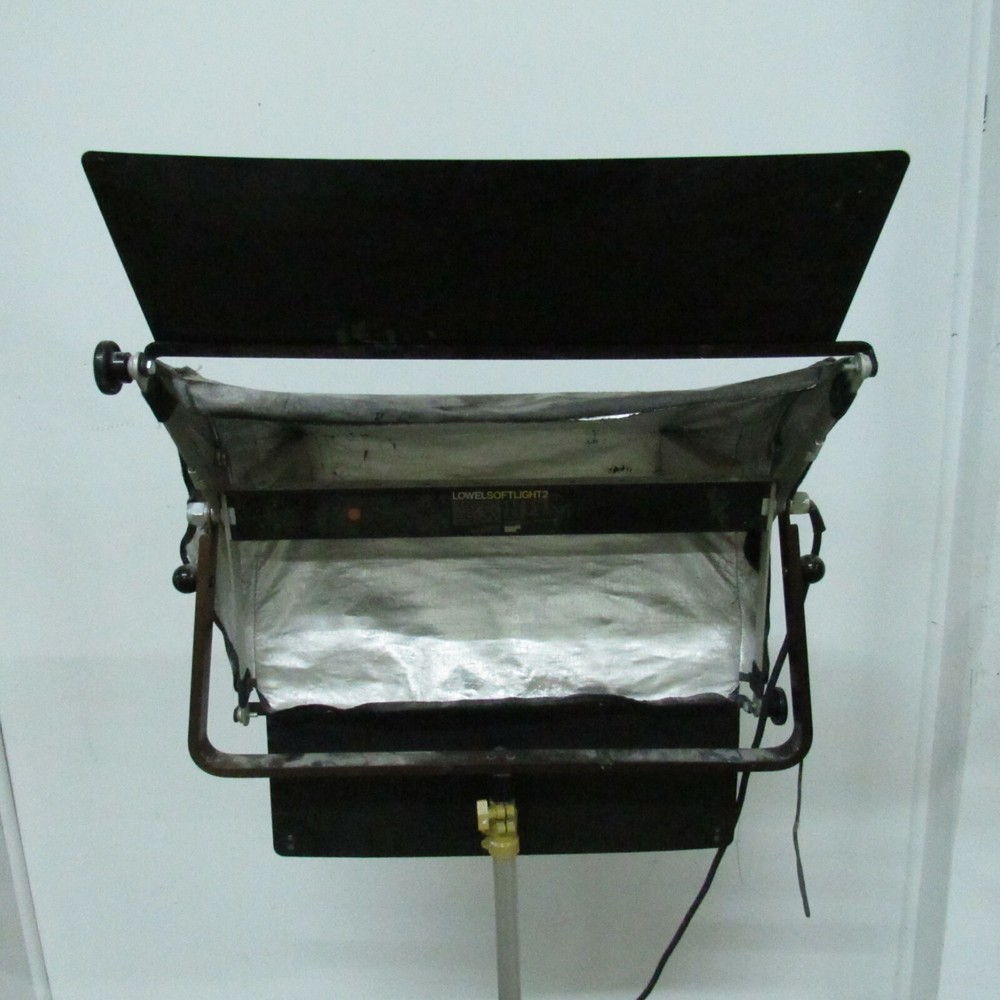 Lowel Softlight 2 with Stand