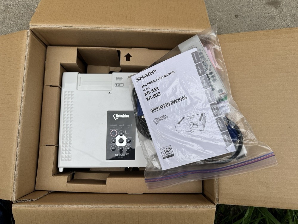 Sharp Notevision XR-55X Multimedia Projector