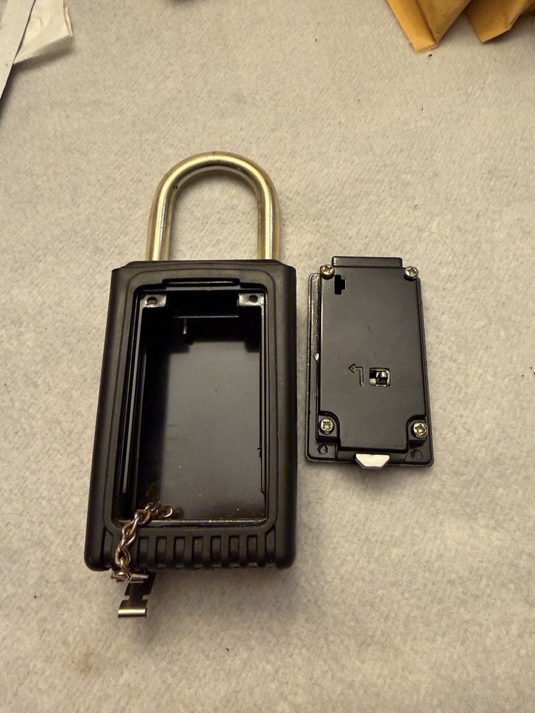 BARGAIN LOCKS SECURITY DOOR LOCKBOX, EUC, 4 Digit Combo