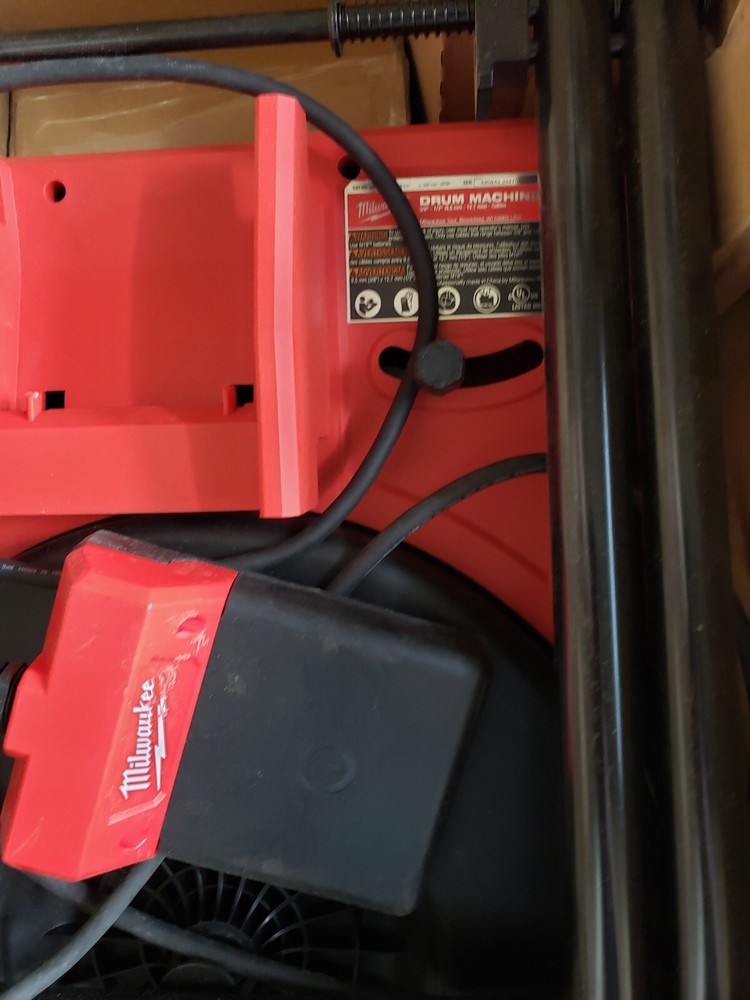 Miwaukee 2817A-21 DRUM MACHINE M18 ---NICE