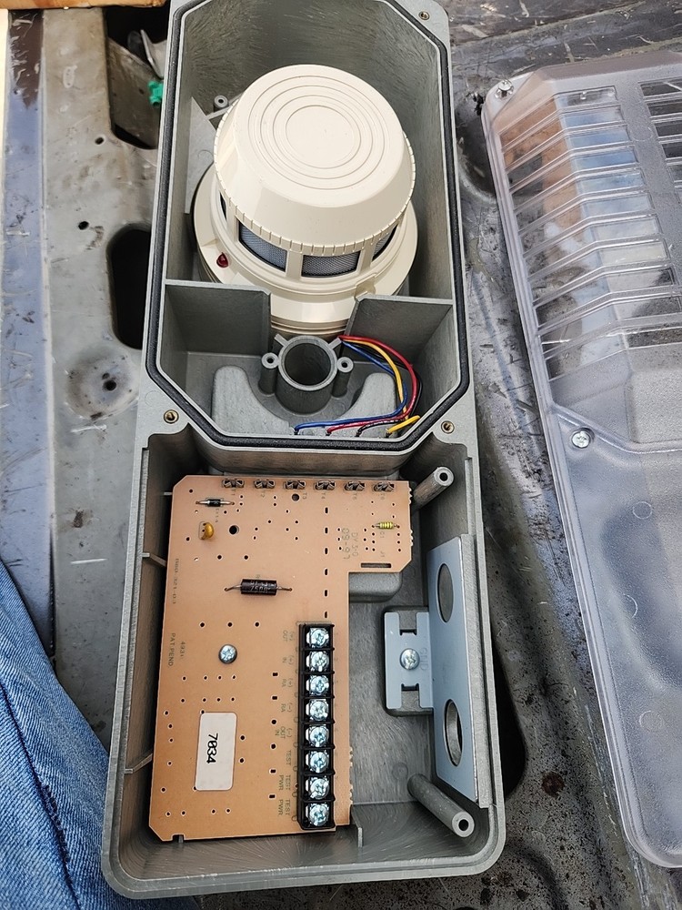 System Sensor /Wire Duct Smoke Detector / / Replaces Model DH400