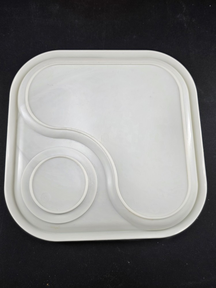 8 VTG AmPro Stackable Plates Mugs Set Picnic 4 Plates 4 Cups