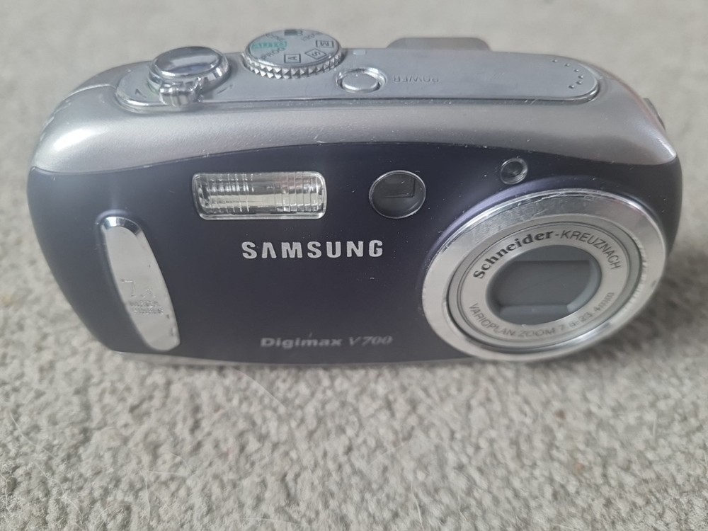 Samsung Digimax V700 7.1MP COMPACT DIGITAL CAMERA Navy - Working