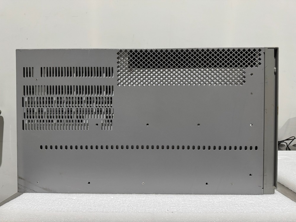 Agilent / Keysight E8404A C-Size VXI Mainframe, 13-Slot