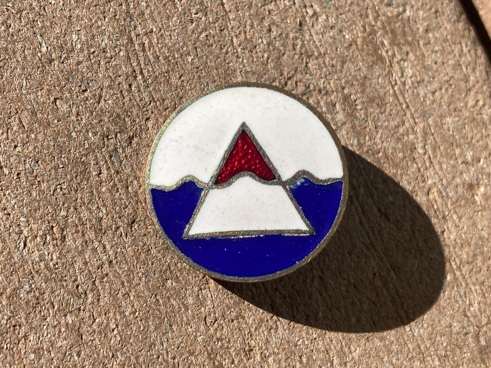 U.S.ARMY Military D.I. CREST PATCH TYPE D.I. ICELAND BASE COMMAND PIN BACK