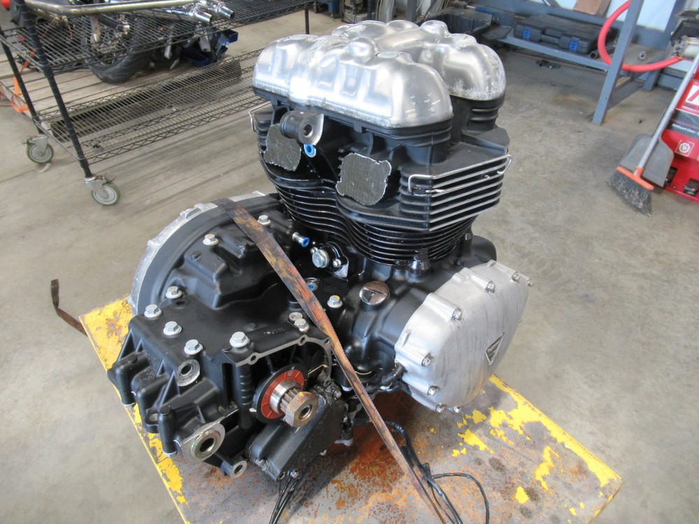 EB986 2007 07 TRIUMPH THRUXTON 900 ENGINE