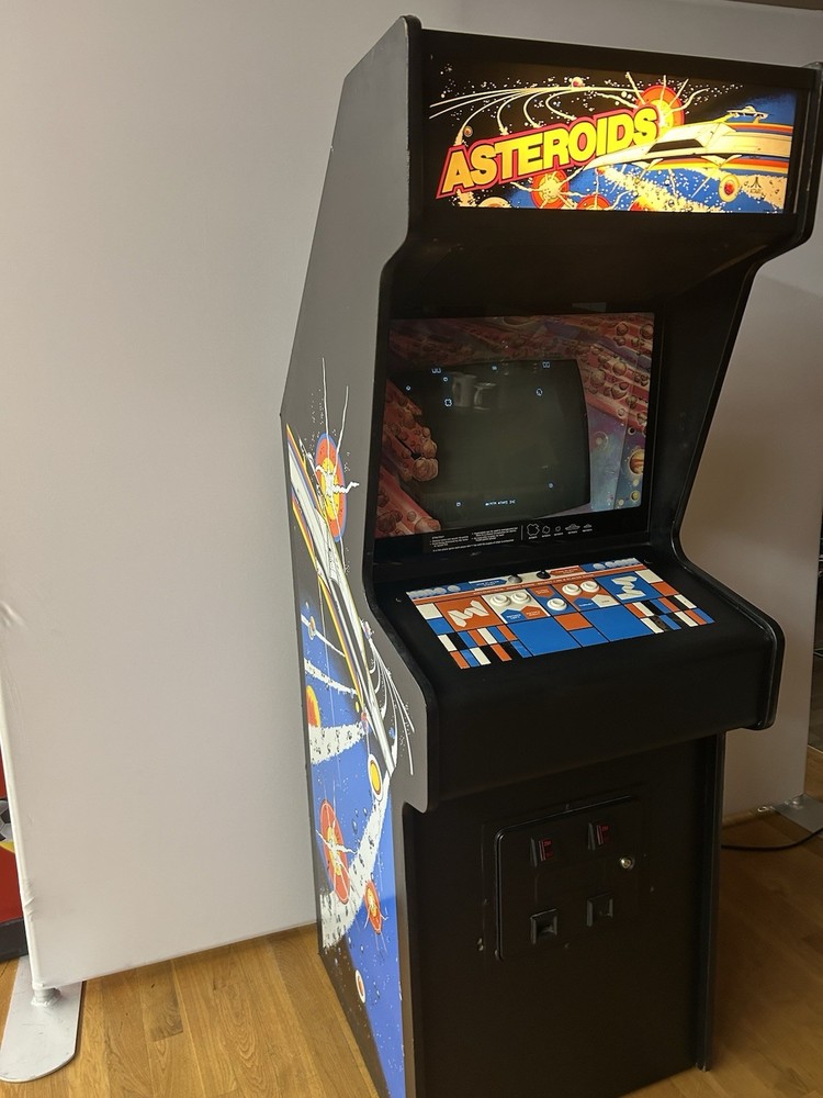 ASTEROIDS ARCADE MACHINE by ATARI 1979 (Excellent Condition) *RARE*
