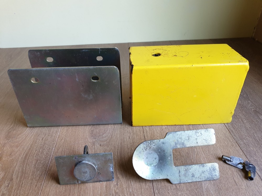 Milenco Hitch Lock 2 Keys Caravan Trailer Security Lock.