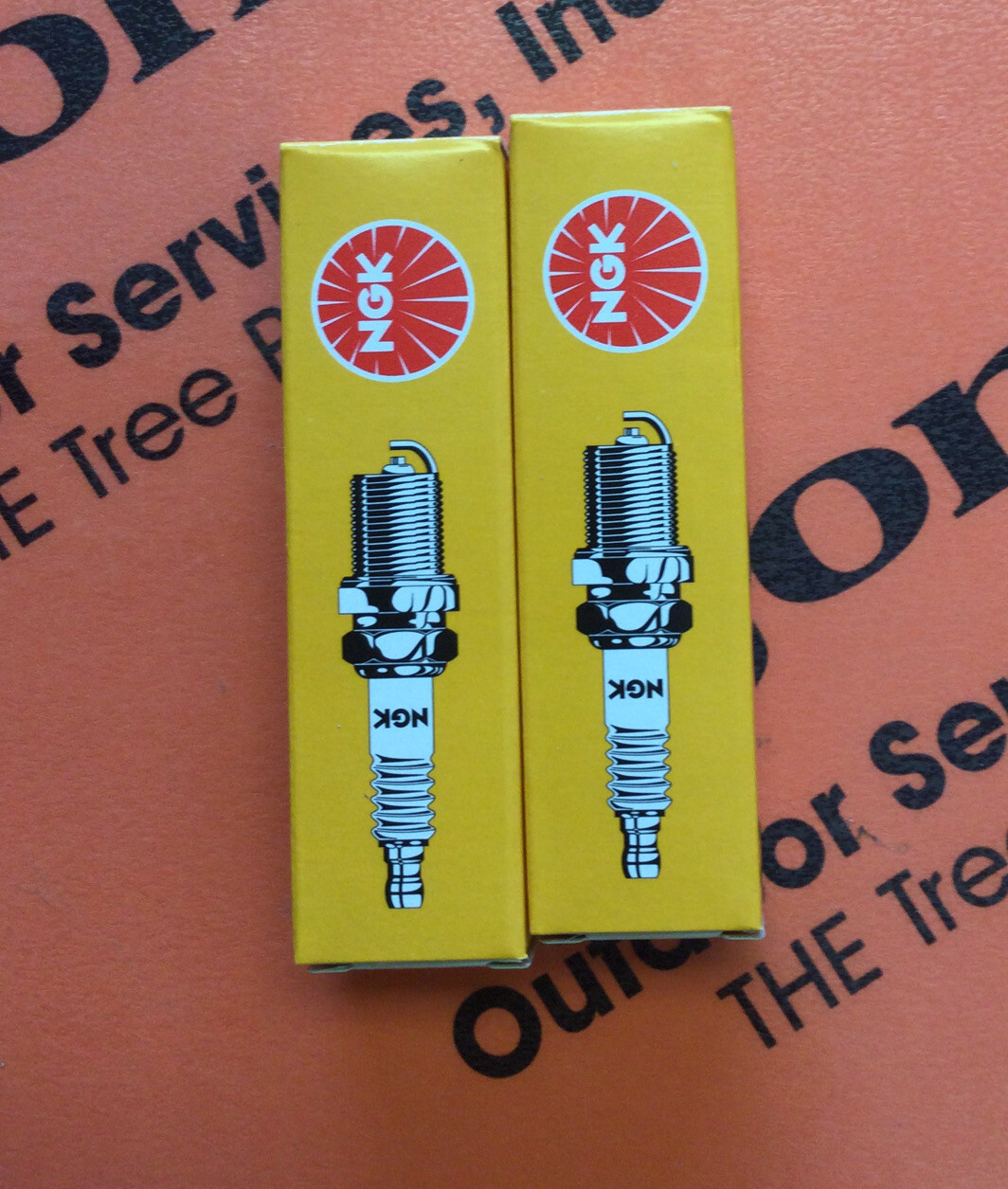 2 NEW NGK DR8EA Spark Plugs Standard Stock # 7162