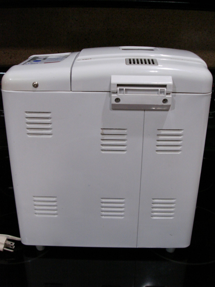 MINT! OSTER BREAD MAKER MODEL 5843 SPOTLESS!!