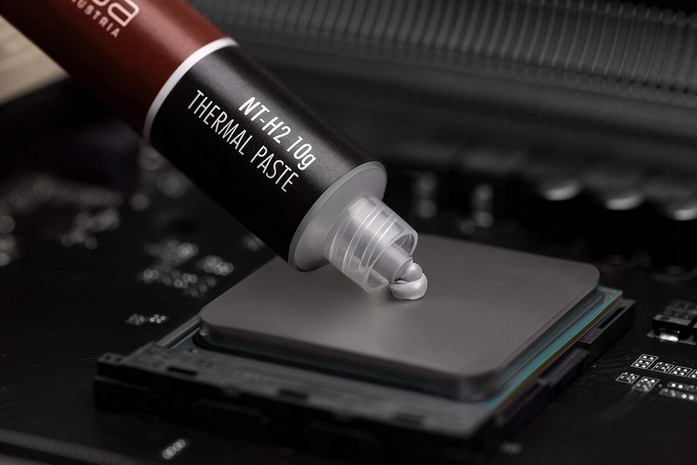 Efficient Thermal Compound + 10 Cleaning Wipes